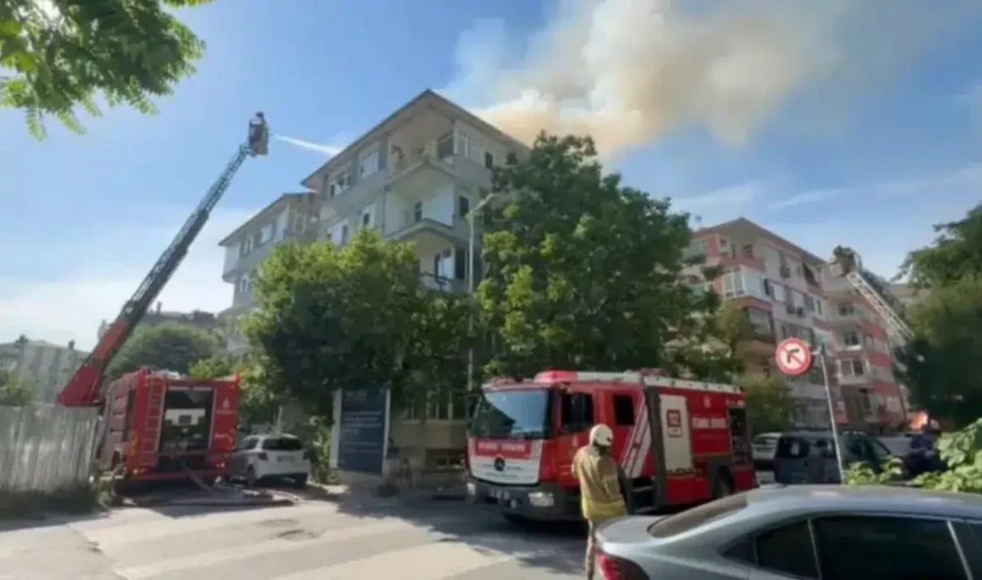 Bakırköy’de 6 katlı bir apartmanın çatısından yükselen dumanlar mahallede büyük