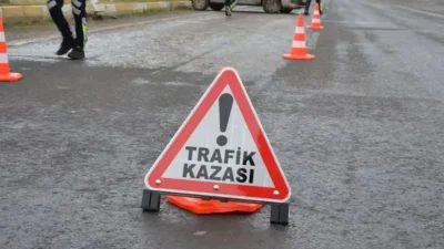 Şanlıurfa’nın Bozova ilçesinde kontrolden çıkan hafif ticari aracın devrilmesi sonucu