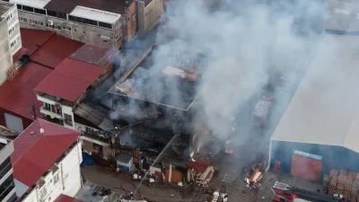 Samsun’un Canik ilçesinde sabahın erken saatlerinde yükselen alevler tüm mahalleyi