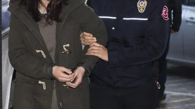 Ankara’da kendisini “savcı yardımcısı” ve “stajyer savcı” olarak tanıtarak polis