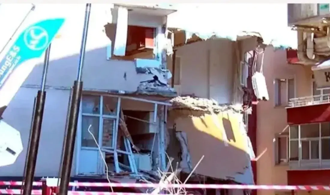 İstanbul Güngören’de kentsel dönüşüm çalışmaları kapsamında yıkımı gerçekleştirilen 5 katlı