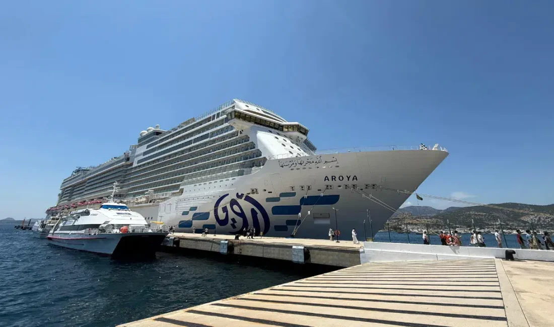 Muğla’nın gözbebeği Bodrum, deniz turizminde hareketli günlerinden birini daha yaşıyor.
