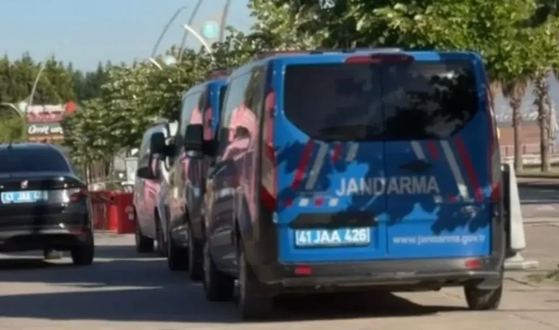 Kocaeli’de jandarma ekiplerinin gerçekleştirdiği geniş çaplı rüşvet ve tefecilik operasyonuyla
