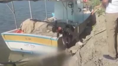 Hatay’ın Samandağ ilçesinde Asi Nehri’nin denizle buluştuğu noktada su üzerinde
