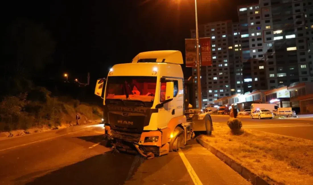 Kastamonu’da kontrolden çıkan maden yüklü tırın sulama kanalına ve refüje