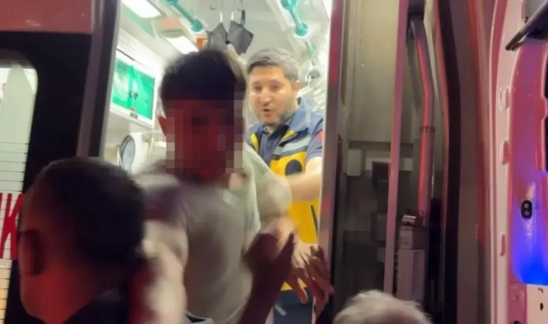 Aksaray’da balkonda intihar girişiminde bulunan 17 yaşındaki genç, polis ekiplerinin