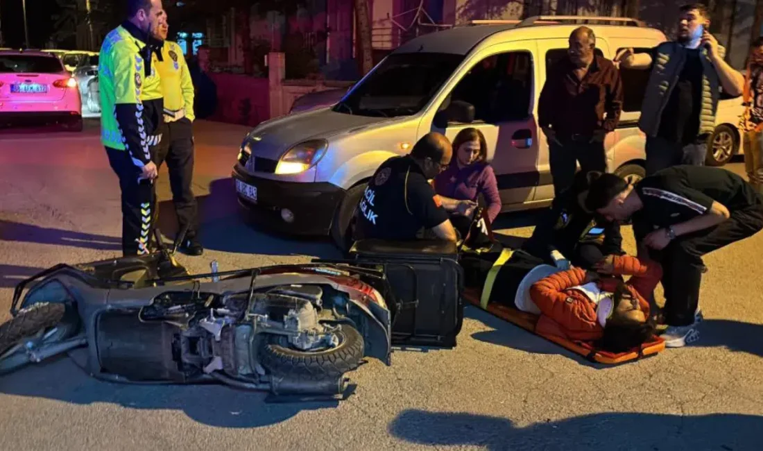 Aksaray’da seyir halindeyken kavşaktan aniden çıkan aracı fark eden motokurye,