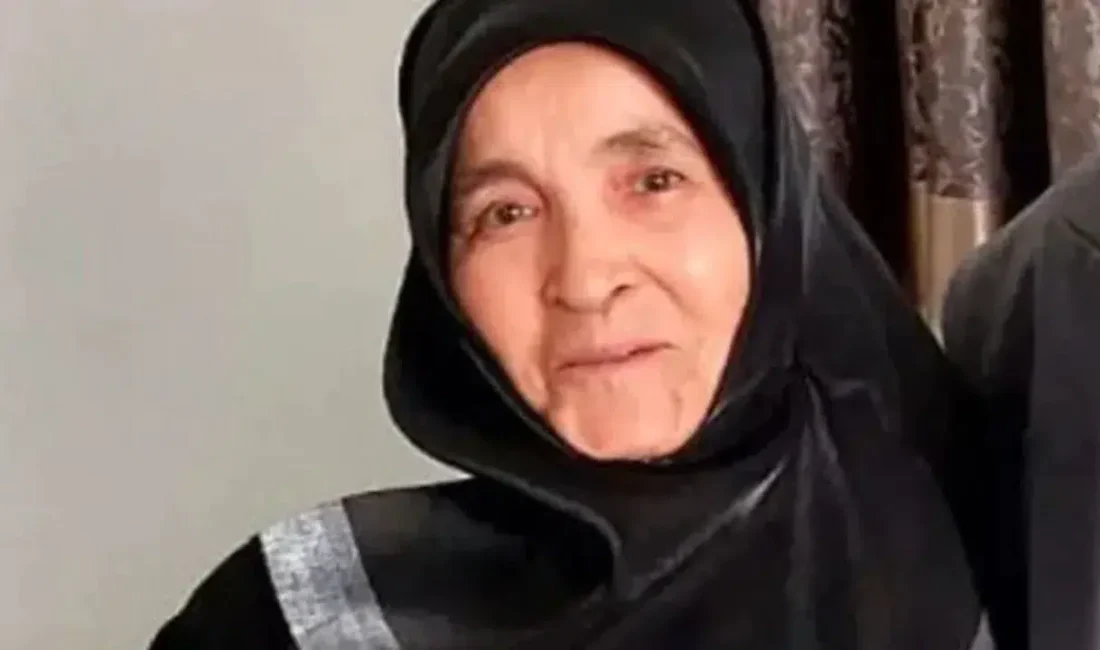 Sakarya’nın Kaynarca ilçesinde evinin önünde elektrikli motosiklet kullanmayı öğrenmeye çalışan