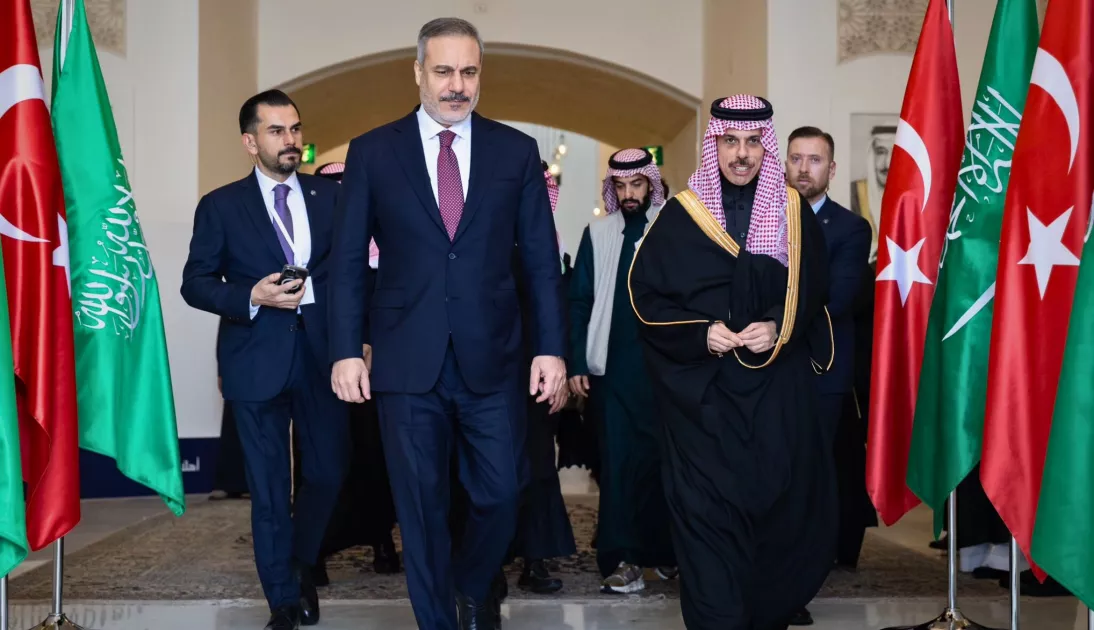 Arab News: Türk-Suudi ortaklığı bölgedeki dengeleri nasıl değiştiriyor? Arab News: Türk-Suudi ortaklığı bölgedeki dengeleri nasıl değiştiriyor?