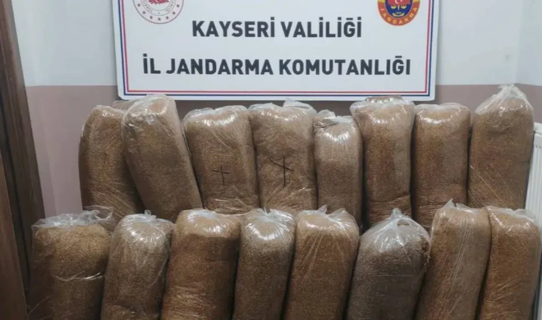 Kayseri’de jandarma ekiplerinin gerçekleştirdiği yol kontrolü sırasında durdurulan bir yolcu