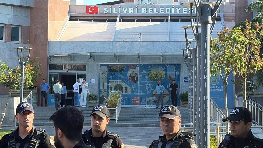 Silivri Belediyesine yönelik yürütülen büyük mali usulsüzlük soruşturmasında tutuklanan Belediye