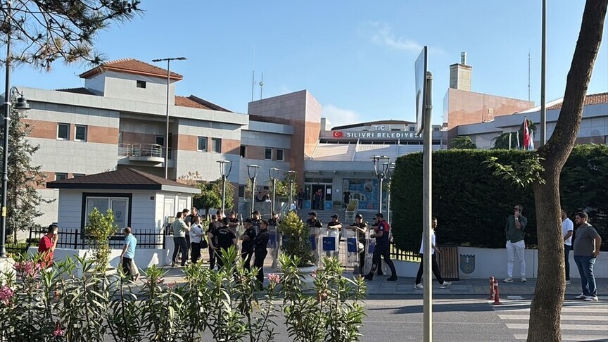 Silivri Belediyesi’ne yönelik yürütülen mali usulsüzlük soruşturması kapsamında tutuklanan Belediye
