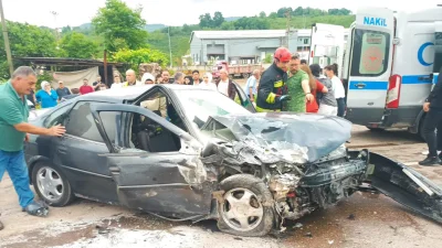 Ordu’nun Fatsa ilçesinde kontrolden çıkan bir otomobilin virajı alamayarak karşı