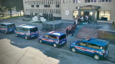 Gaziantep’te jandarma ekiplerinin gerçekleştirdiği geniş çaplı operasyonlarda, aranan binlerce şüpheli