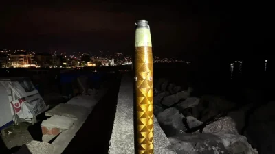 Trabzon’un Akçaabat ilçesinde sahilde bulunan ve üzerinde Rusça ibareler yer
