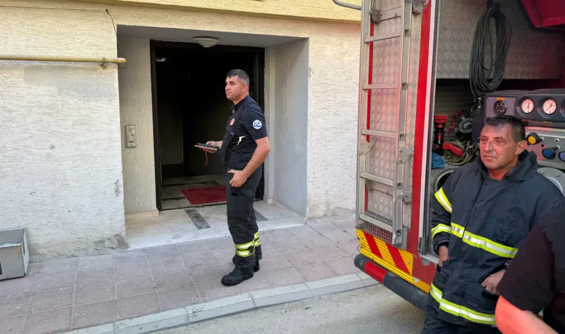 Eskişehir’de bir apartmanın giriş katında aniden yükselen alevler tüm binayı