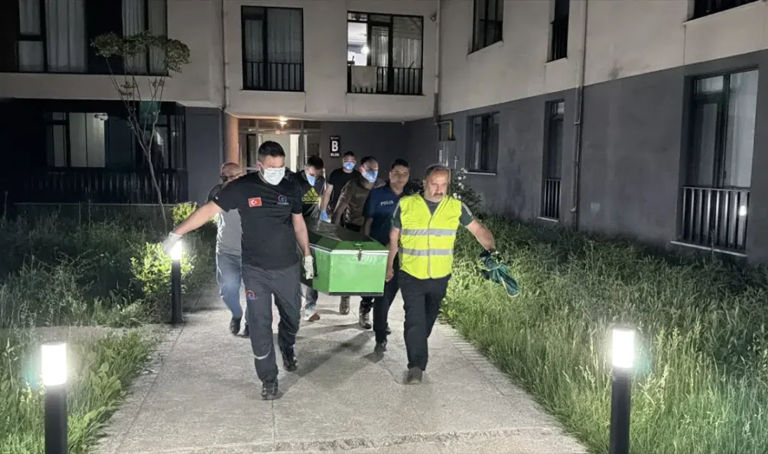 Düzce’de bir apartmandan yayılan ağır kokular üzerine harekete geçen emniyet