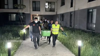 Düzce’de bir apartmandan yayılan ağır kokular üzerine harekete geçen emniyet