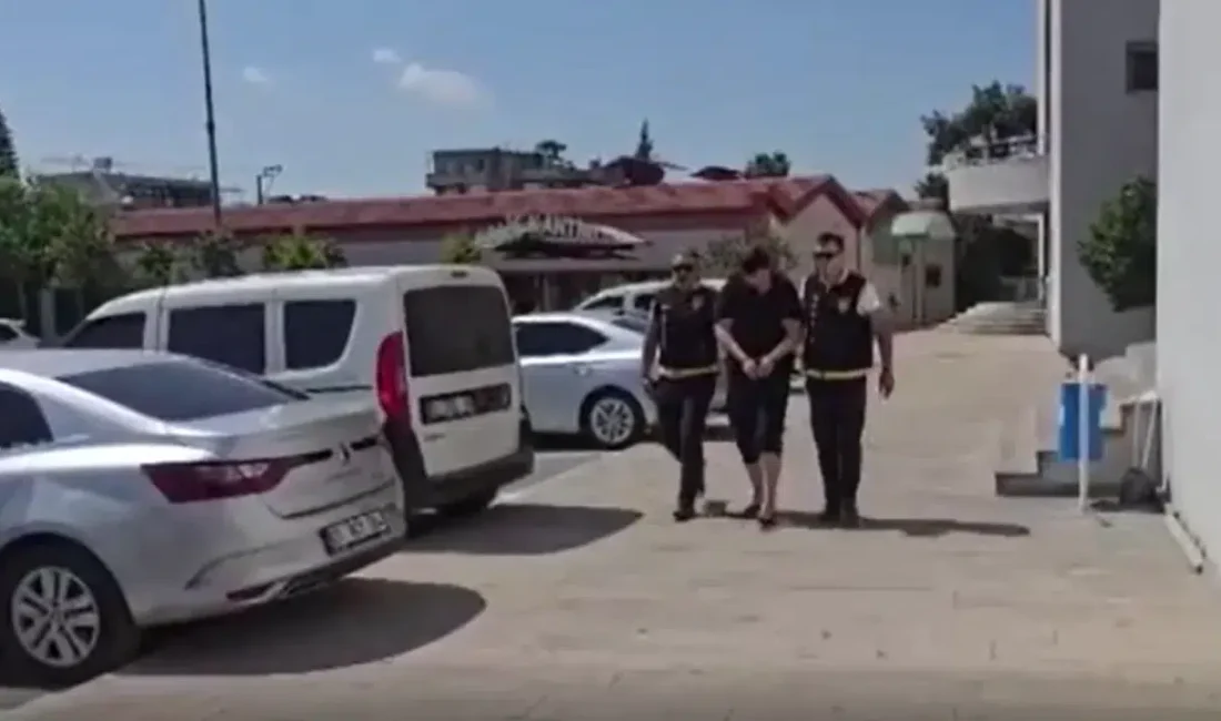 Adana’da polise başkasının kimliğini ibraz ederek kurtulmaya çalışan dolandırıcılık firarisi,