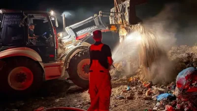 Hatay’ın Yayladağ ilçesinde bulunan çöplük alanda aniden yükselen alevler çevrede