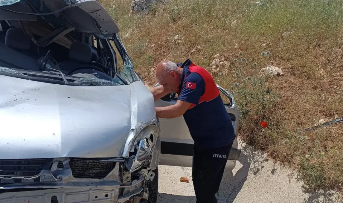 Adıyaman’ın Besni ilçesinde kontrolden çıkan hafif ticari aracın takla atması