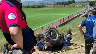 Denizli’nin Baklan ilçesinde meydana gelen feci kazada, traktörün arkasındaki ilaçlama