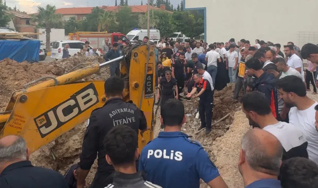 Adıyaman’da su kuyusu açmak için kolları sıvayan baba ve oğul,