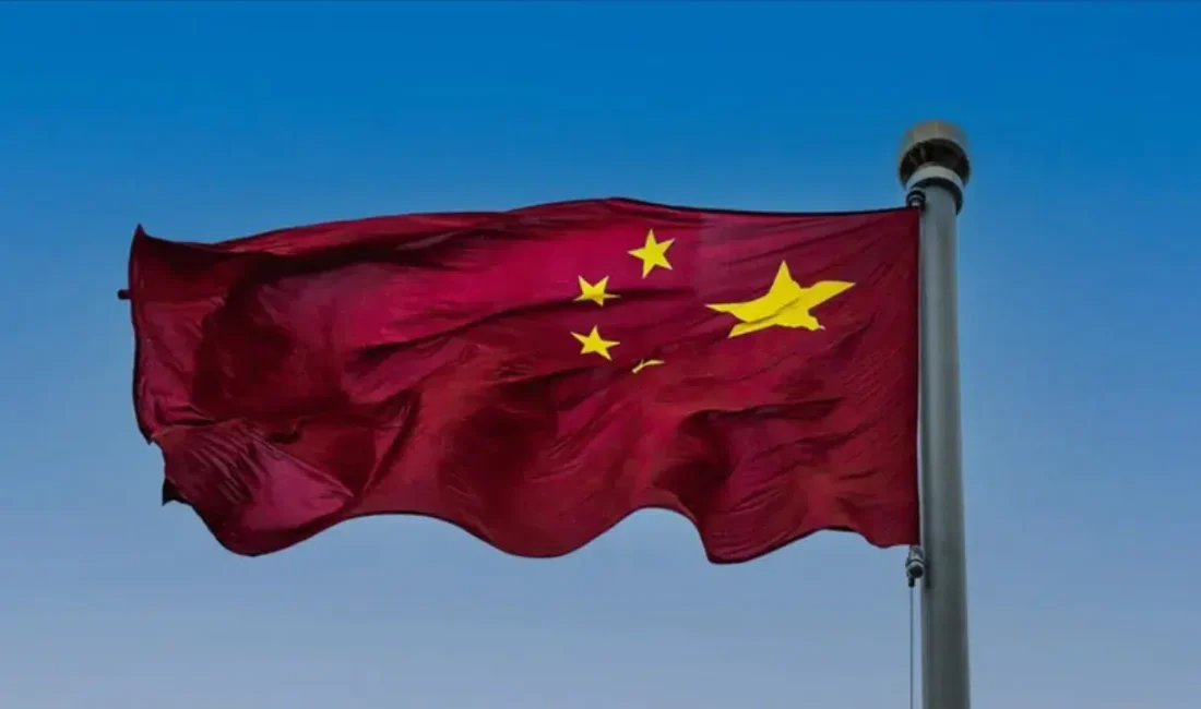 Çin’in Changzhou kentinde test uçuşu gerçekleştiren bir helikopter, acil iniş
