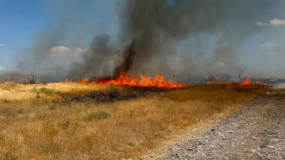 Konya’nın Kulu ilçesinde aniden başlayan ve rüzgarın şiddetiyle hızla yayılan
