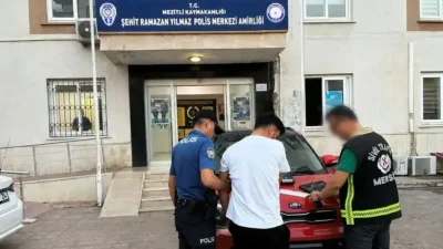 Mersin’de yaşanan yol verme tartışmasında öfkesine hakim olamayıp aracından inen