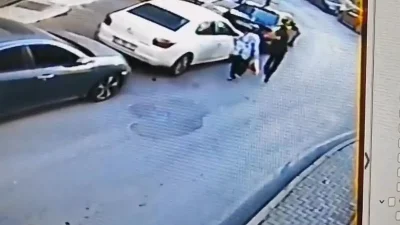 İstanbul Şişli’de sokak ortasında yürüyen 59 yaşındaki bir kadın, arkasından