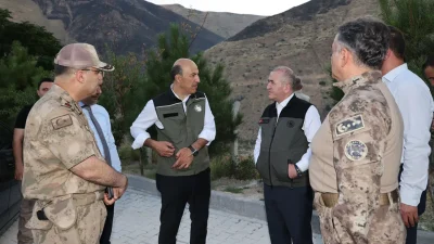 Elazığ’ın Keban ilçesinde bulunan Nimri Dağı’nda aniden yükselen alevler bölgede