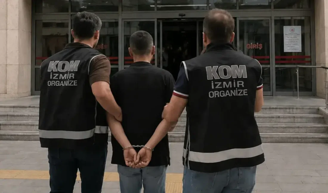 İzmir’de emniyet güçlerinin iki farklı ilçede gerçekleştirdiği eş zamanlı silah