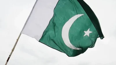 Pakistan’da meydana gelen korkunç trafik kazasında bir yolcu otobüsü dev