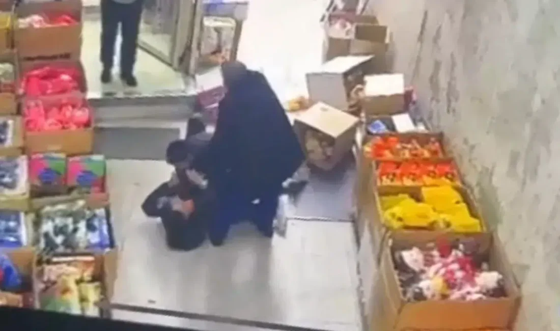 Şanlıurfa’da komşu iki esnaf arasında yaşanan ve güvenlik kameralarına saniye