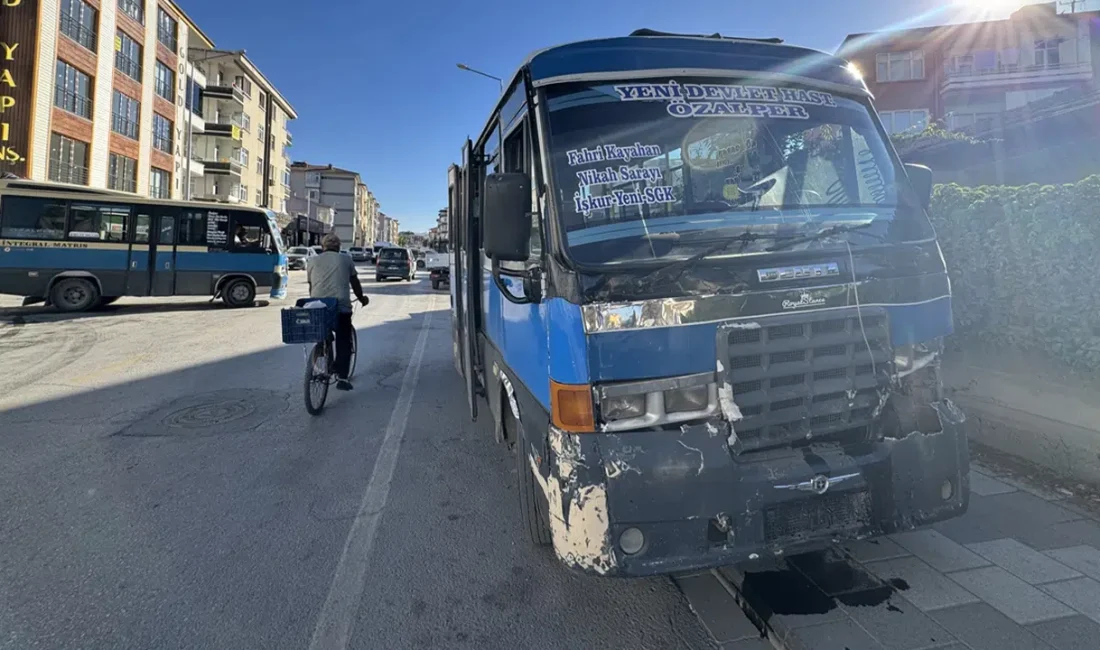 Malatya’nın Yeşilyurt ilçesinde üç aracın karıştığı feci zincirleme trafik kazası