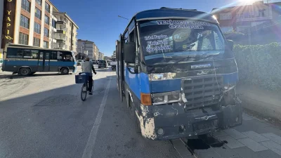 Malatya’nın Yeşilyurt ilçesinde üç aracın karıştığı feci zincirleme trafik kazası