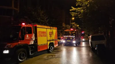İstanbul Gaziosmanpaşa’da park halindeyken aniden hareket eden sürücüsüz bir otomobil,