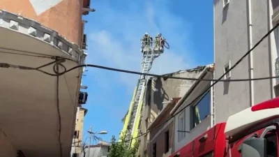 İstanbul Avcılar’da 4 katlı bir binanın çatı katında aniden yükselen