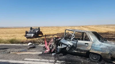 Afyonkarahisar’ın Emirdağ ilçesinde iki otomobilin kafa kafaya çarpışması sonucu meydana