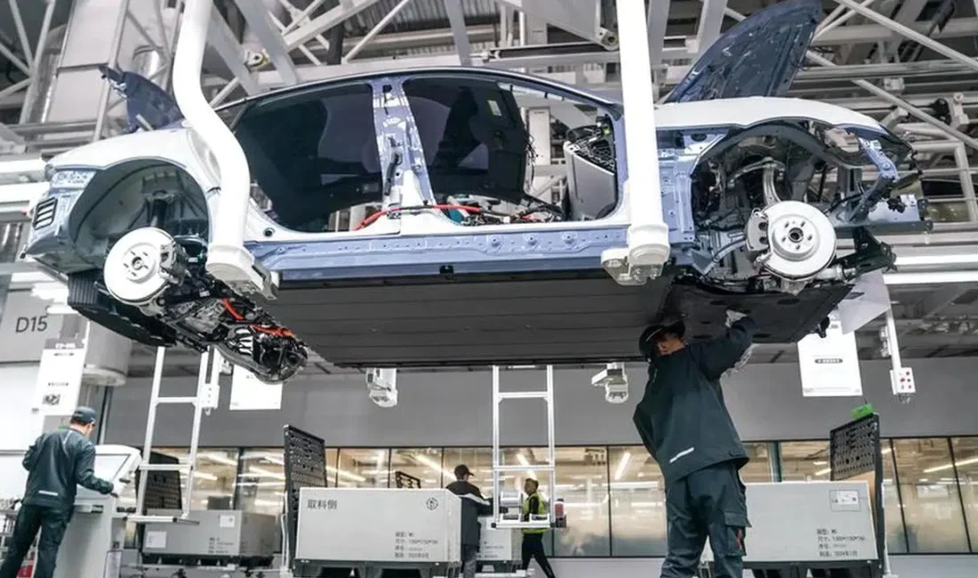 Dünya otomotiv piyasasını sarsan Çinli üreticiler, kendi başlattıkları agresif indirim