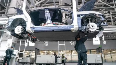 Dünya otomotiv piyasasını sarsan Çinli üreticiler, kendi başlattıkları agresif indirim