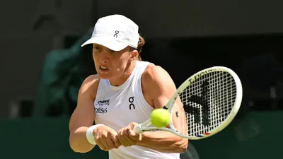 Sezonun en prestijli tenis turnuvalarından Wimbledon’da adeta yer yerinden oynadı.
