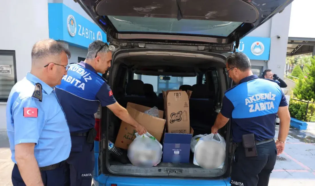Mersin’de zabıta ekiplerinin gerçekleştirdiği ani zincir market denetimi, raflardaki büyük