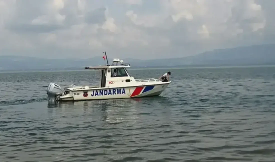 Bursa’nın Orhangazi ilçesinde serinlemek için arkadaşlarıyla birlikte İznik Gölü’ne giren