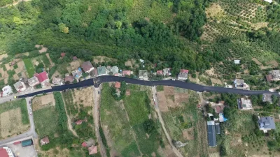 Trabzon’un Akçaabat ilçesinde ulaşım yatırımları hız kesmeden devam ederken, yürütülen