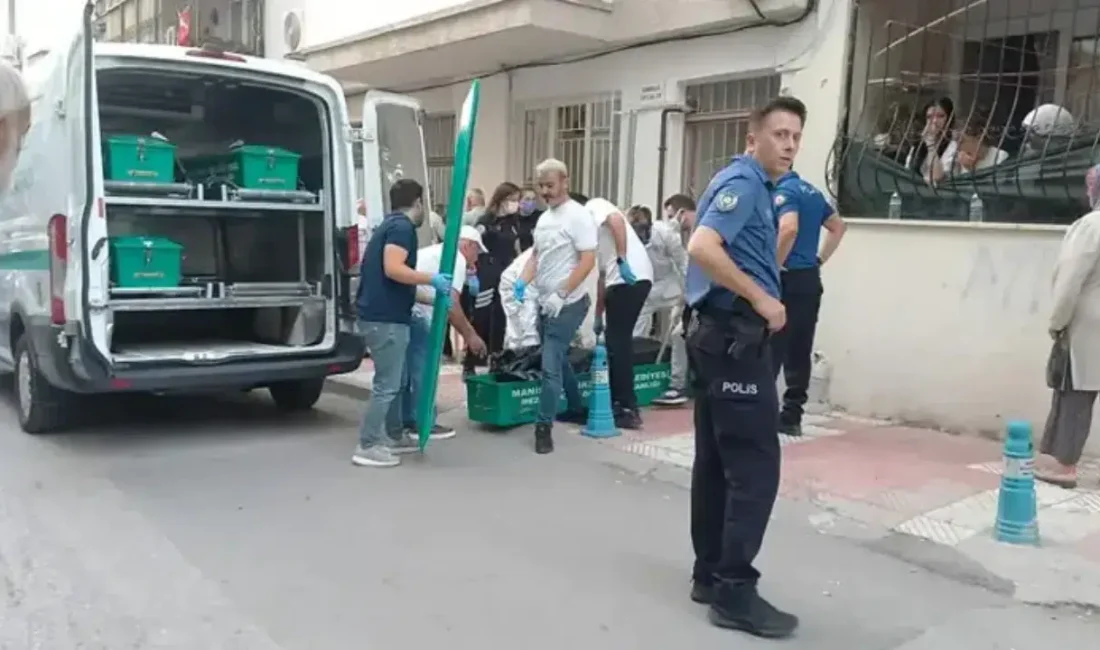 Manisa’nın Şehzadeler ilçesinde bir evden yükselen kötü kokular üzerine harekete