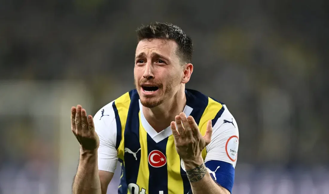 Fenerbahçe’de iç transferde hareketli dakikalar yaşanırken, sözleşmesi sona eren Mert