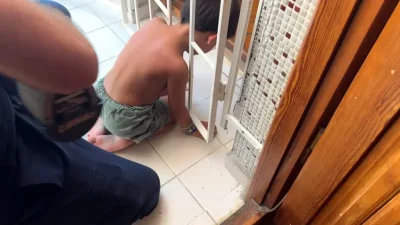 Avcılar’da balkondaki demir kapının parmaklıkları arasına başı sıkışan 4 yaşındaki