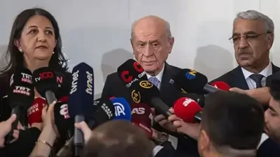 Siyaset kulislerini hareketlendiren son dakika gelişmesi Ankara’da taşları yerinden oynattı.
